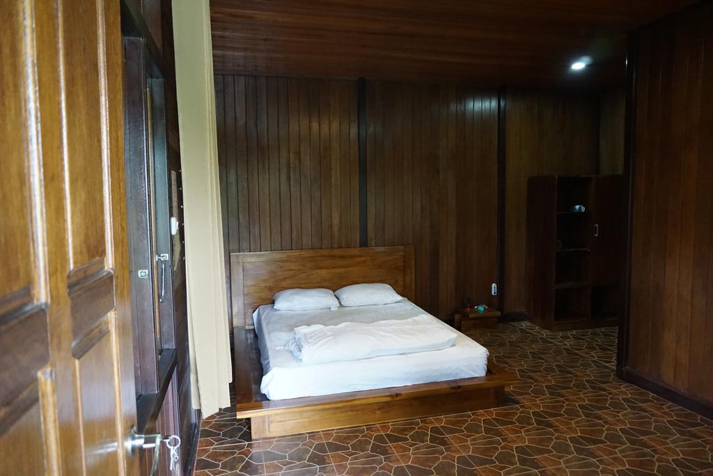 Green Lake Linow Hotel Tomohon Exterior photo